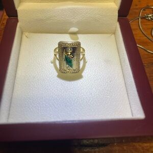 Elegant Gold and Green Ring